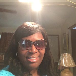 Meet your Posher, Pamela